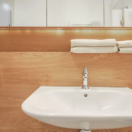 Citystay Ambra Waterlane Apartmán *